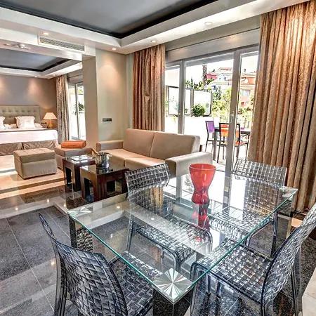 Aparthotel Artplatinum &