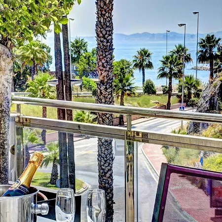 Aparthotel Artplatinum & 4*